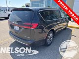 Used 2023 Chrysler Pacifica Touring-L image 5
