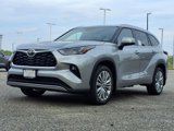 New 2025 Toyota Highlander Platinum image 4