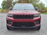 Used 2023 Jeep Grand Cherokee Altitude image 3