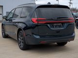 Used 2022 Chrysler Pacifica Touring-L w/ S Appearance Package image 4