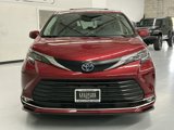 Used 2021 Toyota Sienna XLE image 2