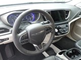 Used 2025 Chrysler Pacifica Select image 2
