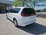 New 2025 Chrysler Pacifica Select image 3