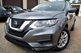 Used 2017 Nissan Rogue SV image 2