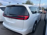 Used 2023 Chrysler Pacifica Touring-L image 3