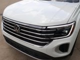 New 2025 Volkswagen Atlas SE image 3
