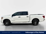 Used 2023 Nissan Titan SV image 3
