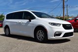 Used 2024 Chrysler Pacifica Touring image 3