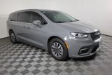 Used 2022 Chrysler Pacifica Touring-L image 2