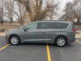 Used 2022 Chrysler Pacifica Touring-L image 4