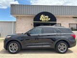 Used 2024 Ford Explorer XLT image 2