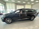 New 2025 Chrysler Pacifica Pinnacle image 4