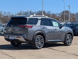 New 2025 Nissan Pathfinder Platinum image 3