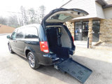 Used 2017 Dodge Grand Caravan SXT image 2