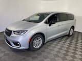 New 2026 Chrysler Pacifica Select image 3
