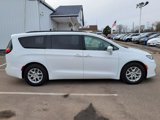 Used 2022 Chrysler Pacifica Touring-L image 3