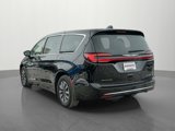 Used 2024 Chrysler Pacifica Select image 5