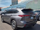 Used 2022 Toyota Highlander XLE image 3