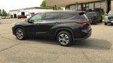 Used 2025 Toyota Highlander XLE image 6