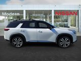 New 2025 Nissan Pathfinder Platinum image 3