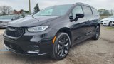 Used 2024 Chrysler Pacifica Limited w/ Uconnect Theater Family Group image 4