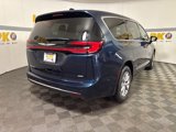 New 2025 Chrysler Pacifica Select image 4