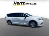 Used 2024 Chrysler Pacifica Touring-L image 2