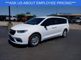 New 2025 Chrysler Pacifica Select image 5