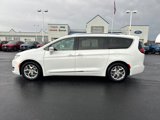 Used 2017 Chrysler Pacifica Limited image 2