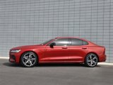 Used 2019 Volvo S60 T5 R-Design image 2