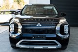 New 2025 Mitsubishi Outlander SE image 2