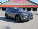 Used 2024 Nissan Rogue SV image 3