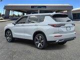 New 2025 Mitsubishi Outlander SE image 2