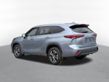 Used 2022 Toyota Highlander XLE image 4