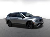 Used 2024 Volkswagen Tiguan SE image 2