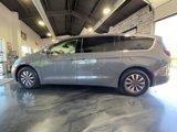 Used 2022 Chrysler Pacifica Touring-L w/ Uconnect Theater Family Group image 4