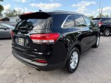 Used 2017 Kia Sorento LX w/ LX Convenience Package image 6