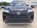 Used 2024 Lexus LX 600 4WD w/ Premium Package image 2