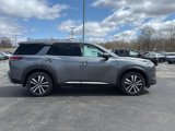 New 2025 Nissan Pathfinder Platinum image 3