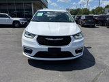 Used 2024 Chrysler Pacifica Select image 2