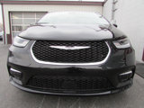 Used 2023 Chrysler Pacifica Touring-L image 2