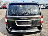 Used 2016 Chrysler Town & Country Touring image 4