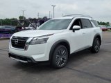 New 2025 Nissan Pathfinder SL image 2
