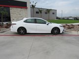 Used 2022 Toyota Camry SE image 2