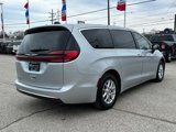 Used 2023 Chrysler Pacifica Touring-L image 3