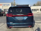 New 2025 Chrysler Pacifica Select image 4