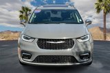 Used 2022 Chrysler Pacifica Limited image 3