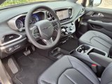 New 2025 Chrysler Pacifica Select image 5