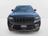 Used 2025 Jeep Grand Cherokee Altitude image 2