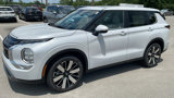 New 2025 Mitsubishi Outlander SE image 3